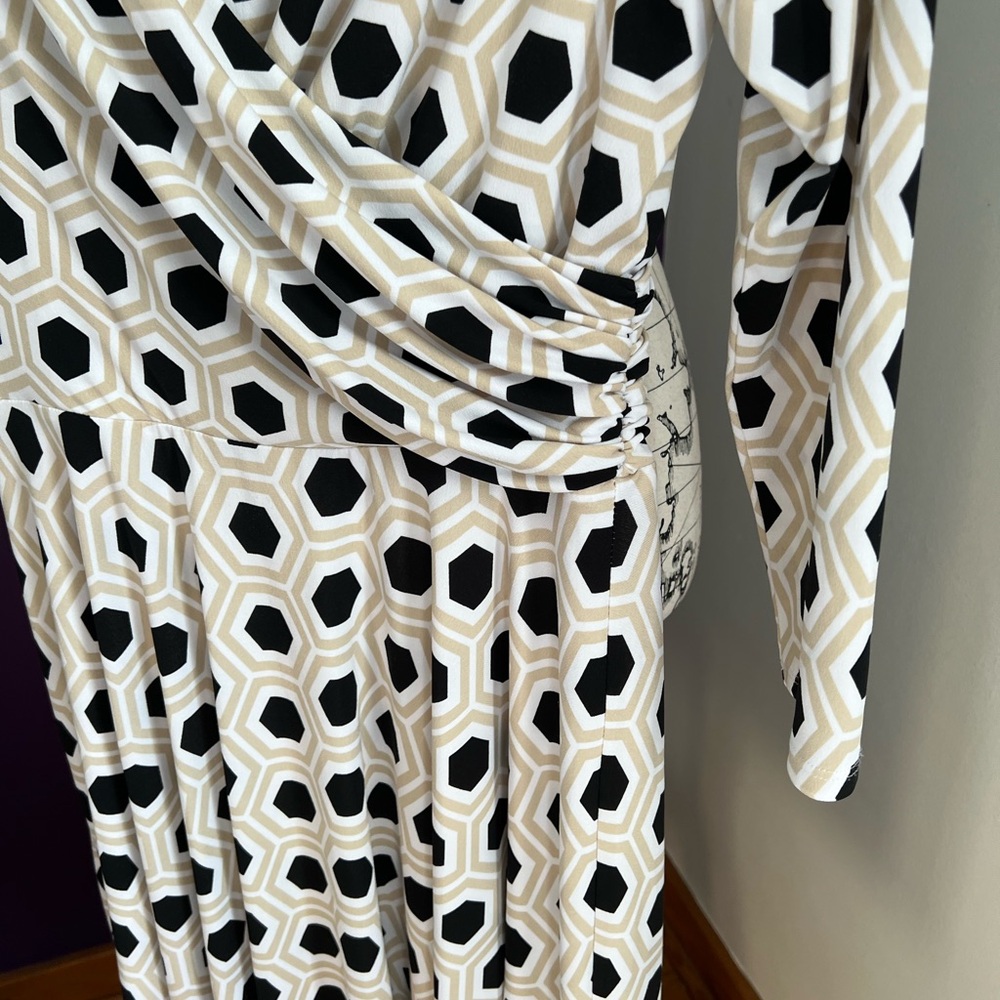 7 for $30 White House Black Market Long Sleeve Dress - Picture 3 of 8